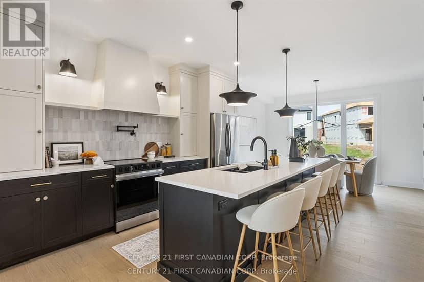 2211 Darwin Crescent — photo 9 of 34