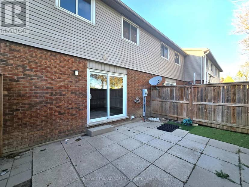 154 - 1330 Jalna Boulevard — photo 12 of 14