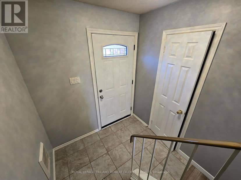 154 - 1330 Jalna Boulevard — photo 2 of 14