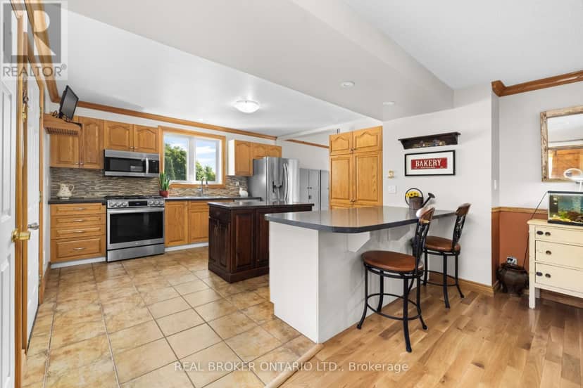 320 Clothier Street W — photo 12 of 40