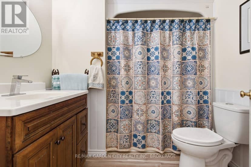 21 B Kelson Avenue N — photo 12 of 29