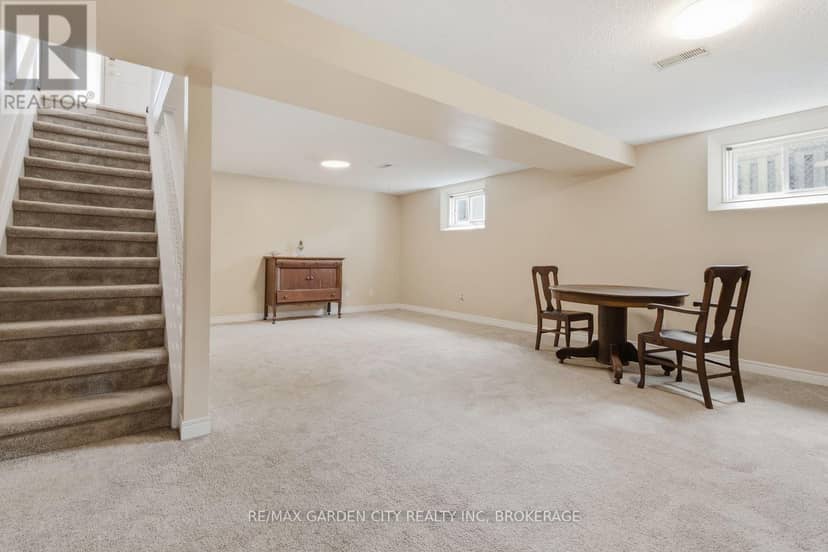 21 B Kelson Avenue N — photo 17 of 29