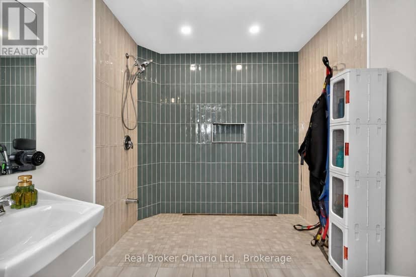 597 Lafontaine  Road W — photo 35 of 40
