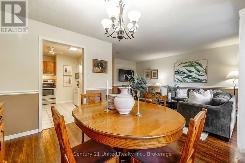 15 - 36 Champlain Crescent — photo 11 of 40