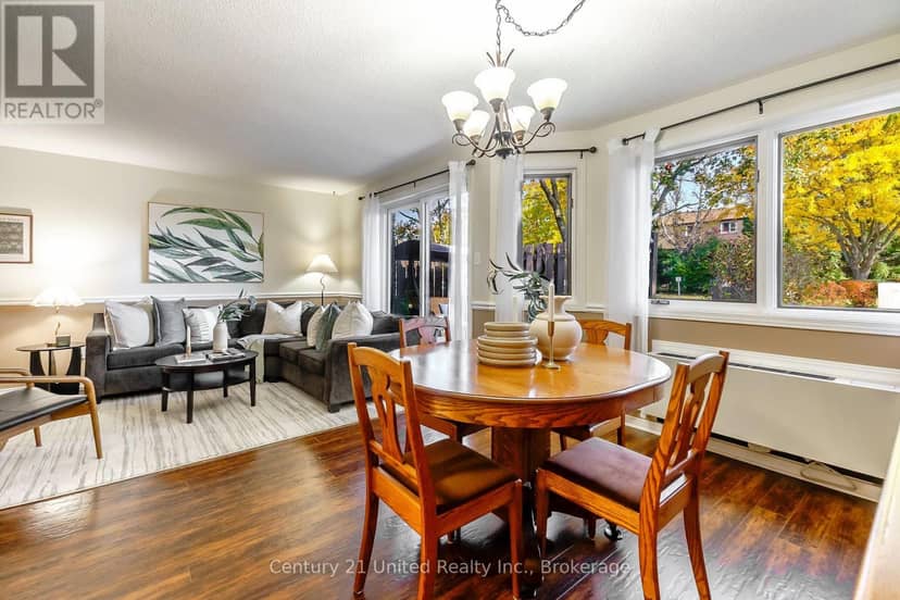 15 - 36 Champlain Crescent — photo 12 of 40