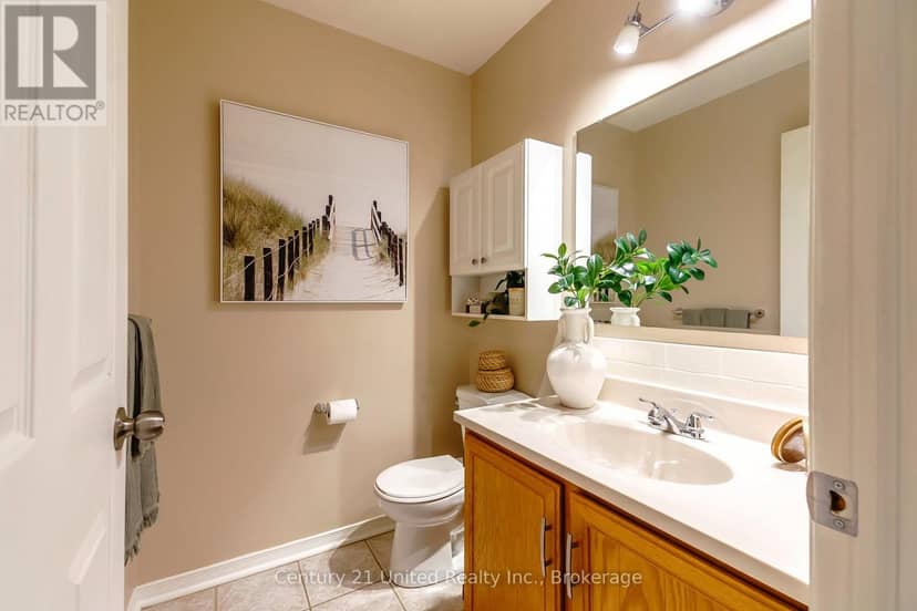 15 - 36 Champlain Crescent — photo 19 of 40