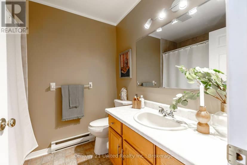 15 - 36 Champlain Crescent — photo 29 of 40
