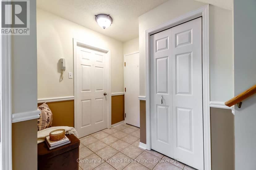 15 - 36 Champlain Crescent, Peterborough, photo 3