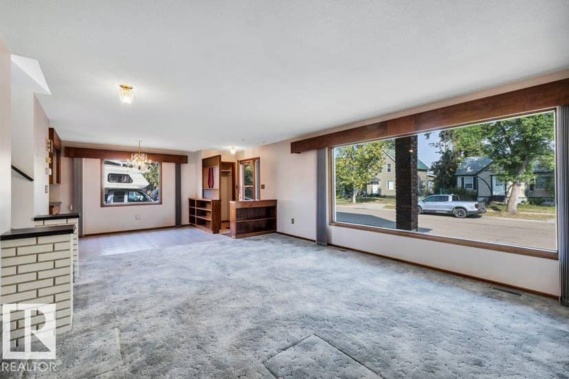 4314 52 ST — photo 9 of 40