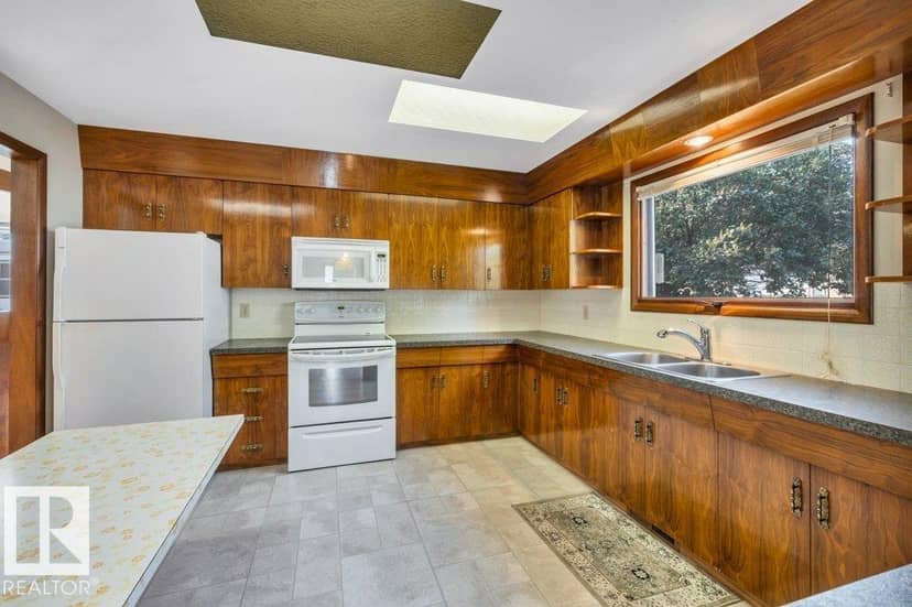 4314 52 ST — photo 14 of 40