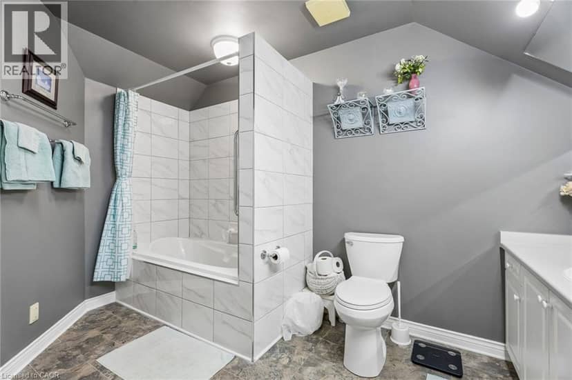 152 DUFFERIN Avenue Unit# 8 — photo 32 of 40