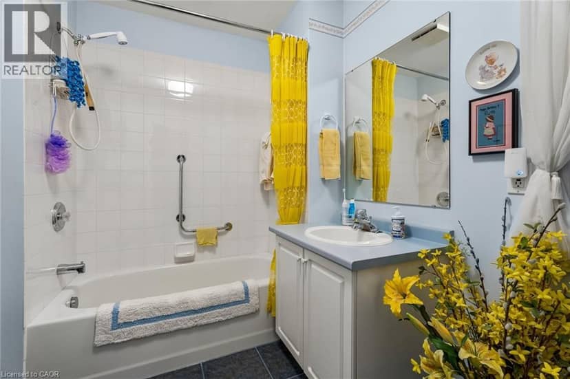 152 DUFFERIN Avenue Unit# 8 — photo 25 of 40
