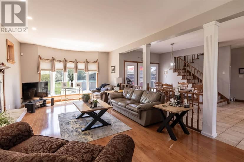 53 Laura ST — photo 10 of 40