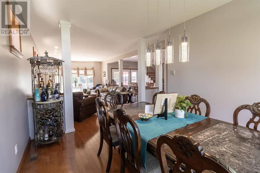 53 Laura ST — photo 14 of 40