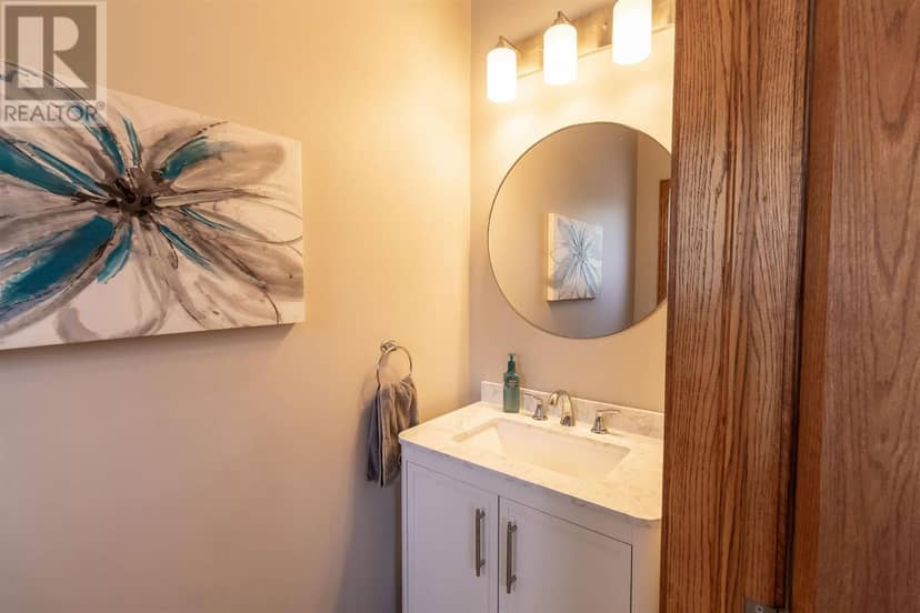 53 Laura ST — photo 16 of 40