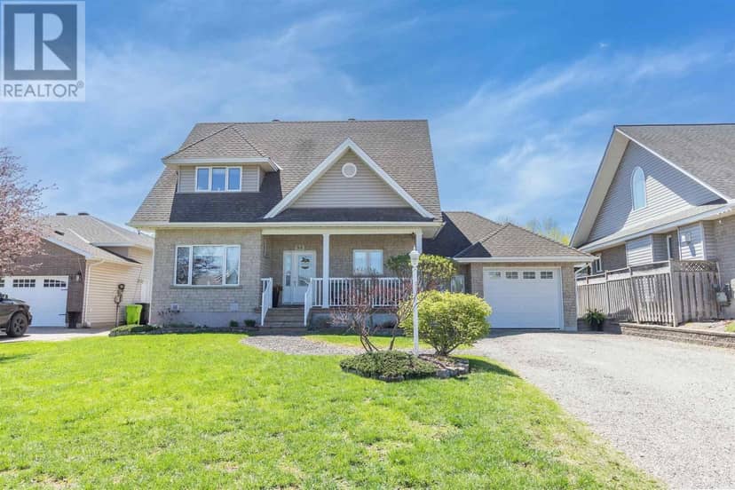 53 Laura ST — photo 2 of 40