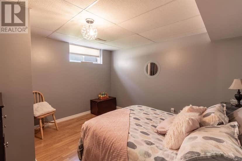 53 Laura ST — photo 34 of 40