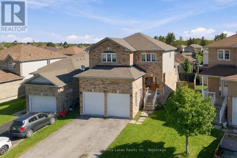 12 Lucas Crescent — photo 1 of 40
