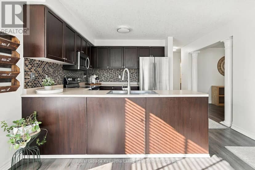 12 Lucas Crescent — photo 12 of 40