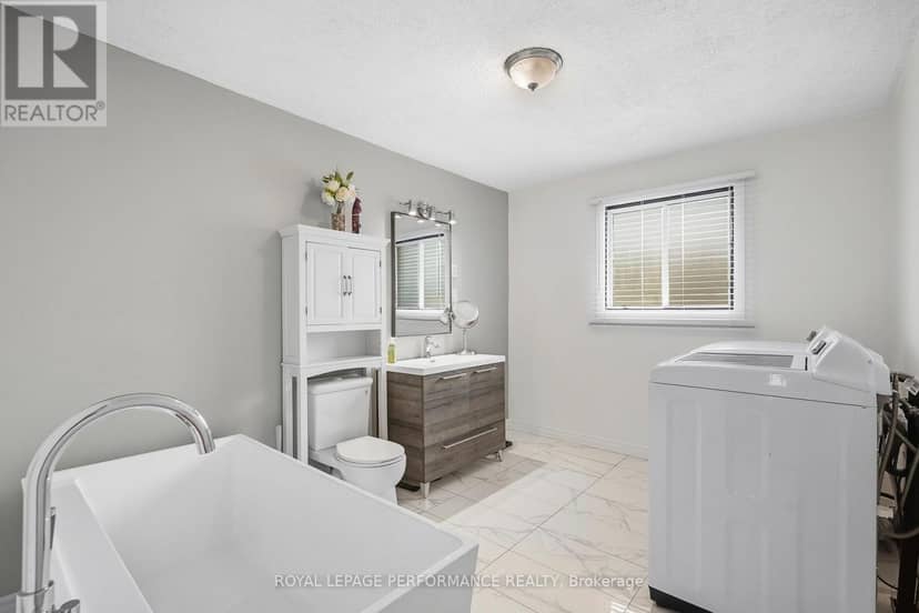 493 Catherine Street — photo 15 of 30
