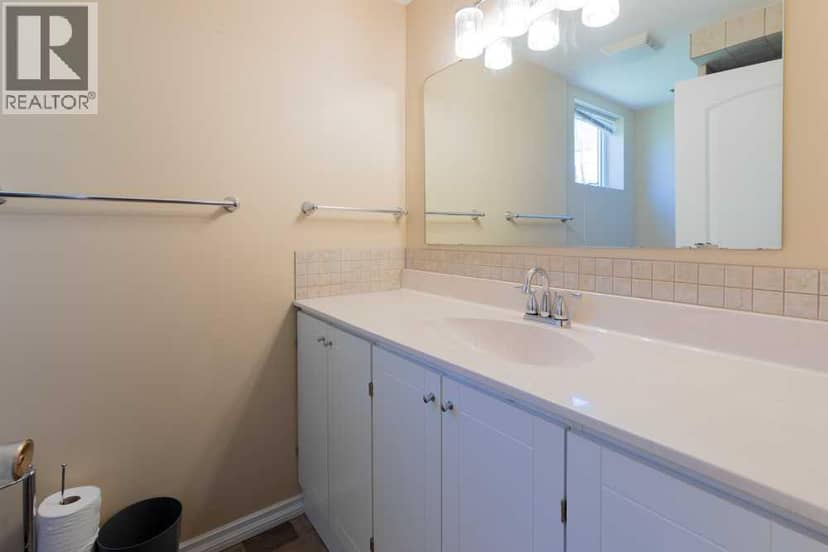 214 3 Street W — photo 26 of 40