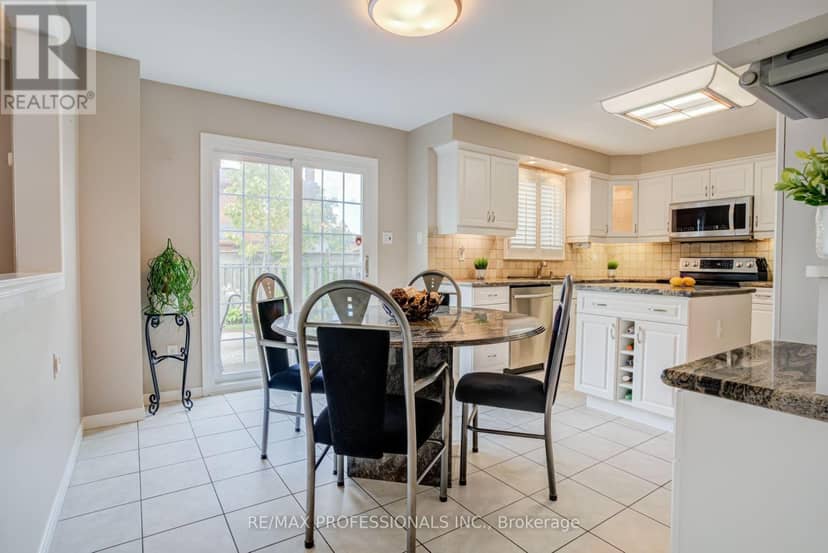 4357 Poltava Crescent — photo 12 of 40