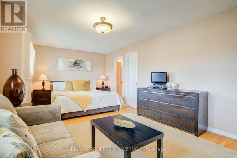 4357 Poltava Crescent — photo 26 of 40