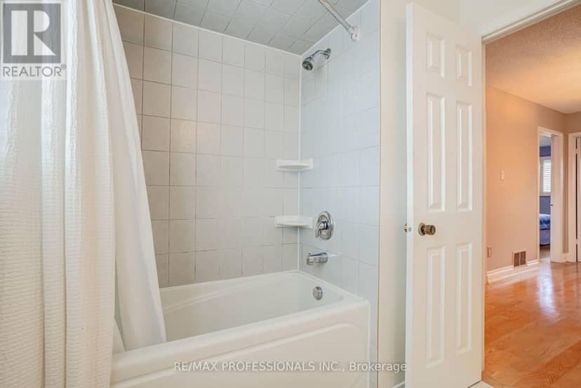 4357 Poltava Crescent — photo 36 of 40