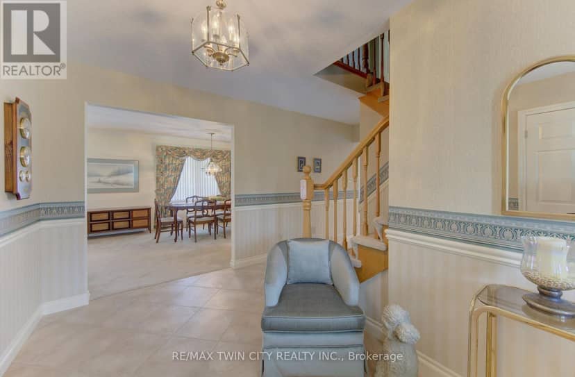 298 Roxton Drive, Waterloo, photo 4