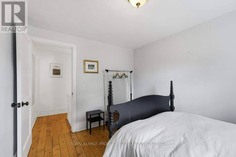 384 Barrie Street — photo 16 of 34