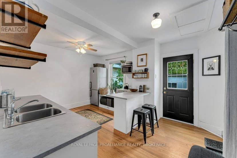 384 Barrie Street — photo 5 of 34