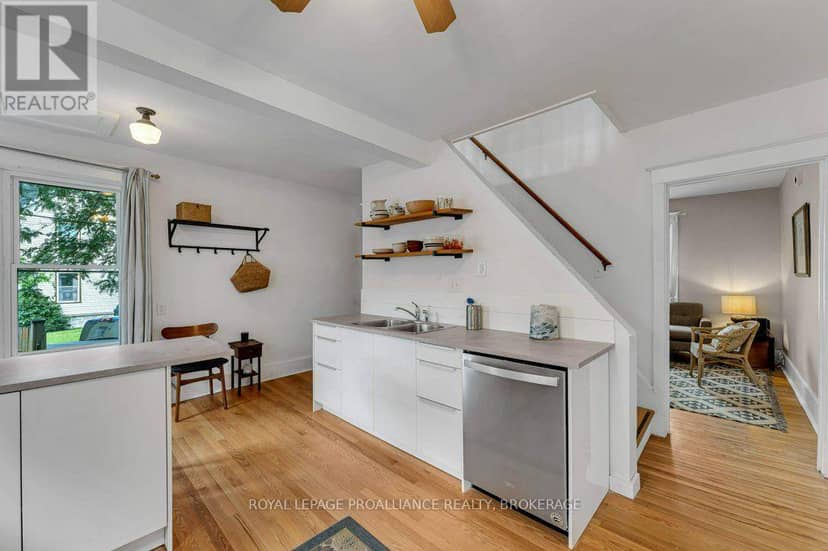 384 Barrie Street — photo 7 of 34