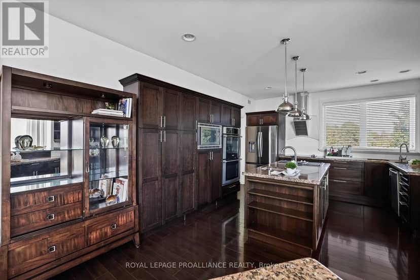 263 Lakeshore Road — photo 18 of 40