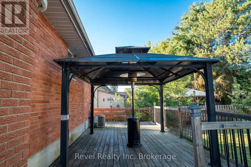 12 Nightingale Drive — photo 5 of 24