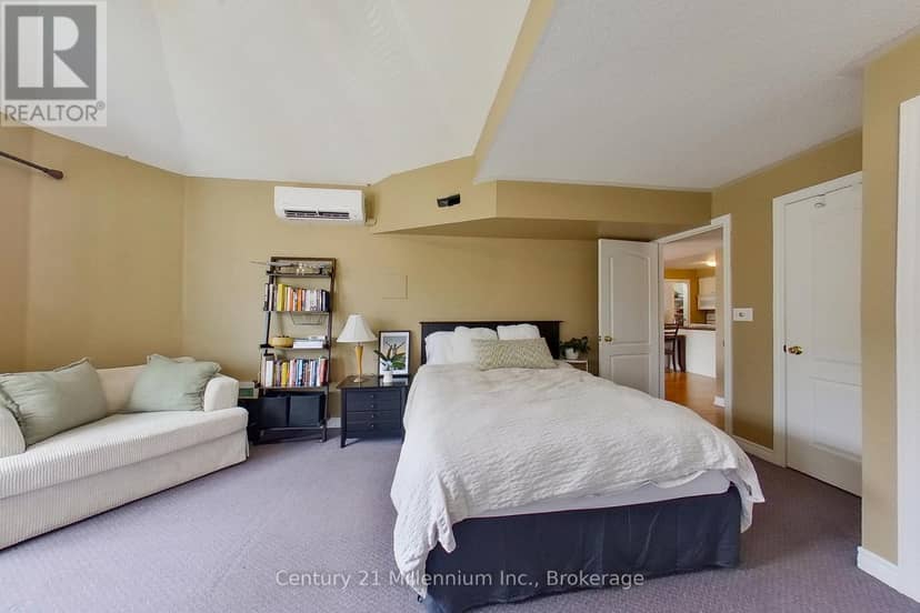 825 - 34 Dawson Drive — photo 9 of 21