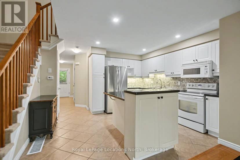 38 Silver Glen Boulevard — photo 12 of 40
