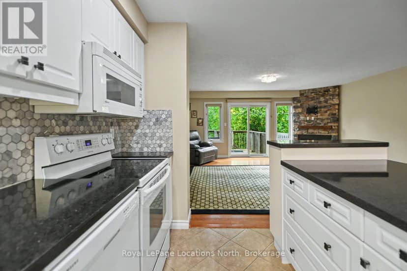 38 Silver Glen Boulevard — photo 14 of 40