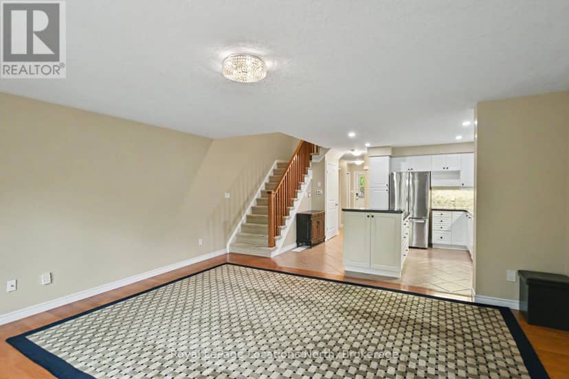 38 Silver Glen Boulevard — photo 20 of 40