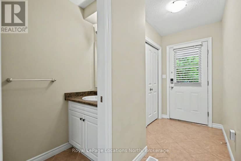 38 Silver Glen Boulevard — photo 21 of 40