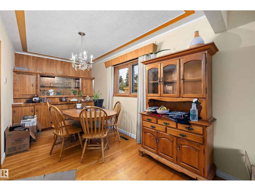 10621 60A AV NW — photo 9 of 32