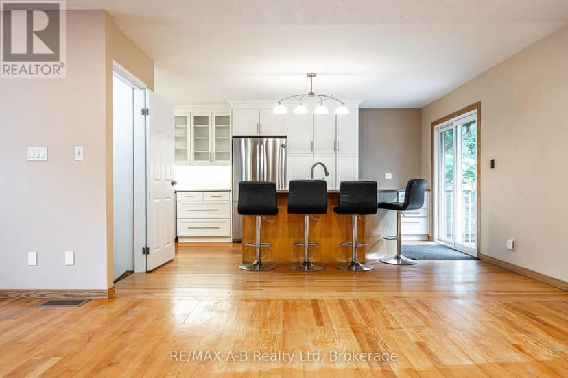 332 Widder Street E — photo 8 of 40