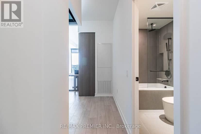 3904 - 55 Charles Street E — photo 14 of 40