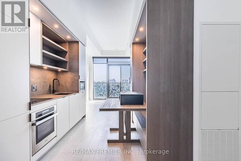 3904 - 55 Charles Street E — photo 18 of 40