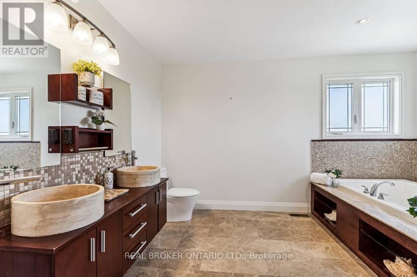 27 Bagshaw Crescent — photo 24 of 40