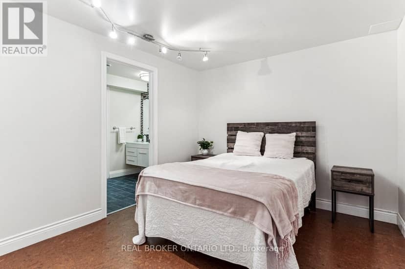 27 Bagshaw Crescent — photo 33 of 40