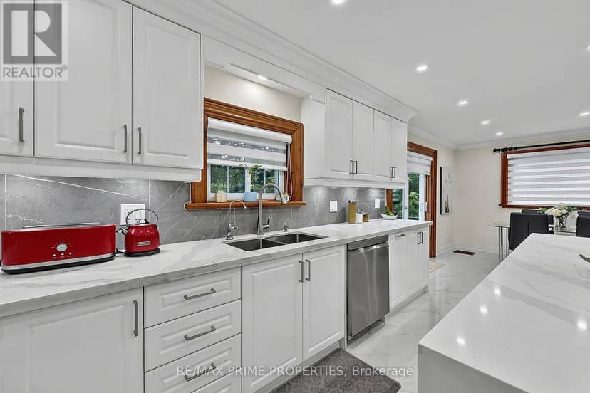 20369 Centre Street, East Gwillimbury, photo 8