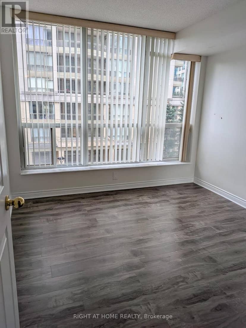 305 - 260 Doris Avenue — photo 7 of 38