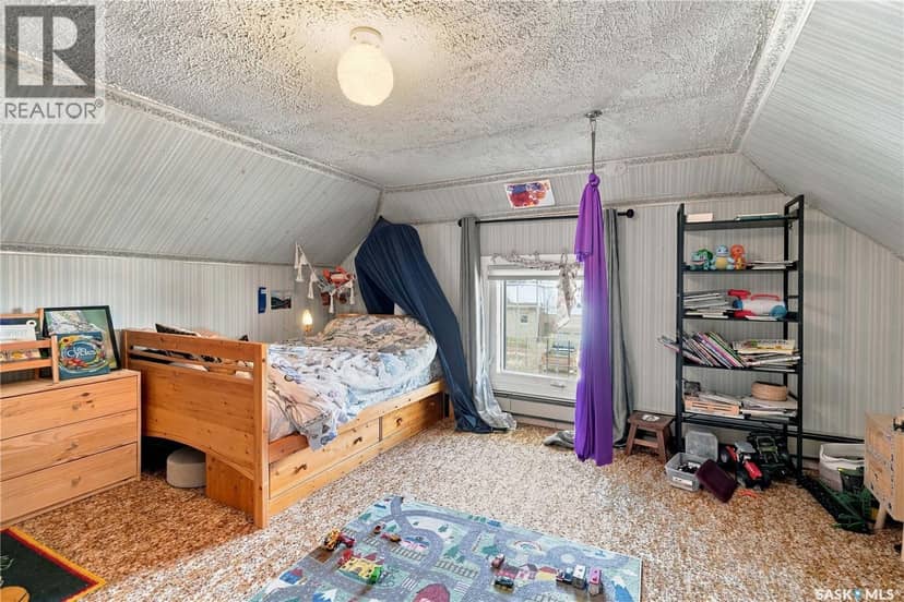 250 3rd AVENUE E — photo 18 of 40