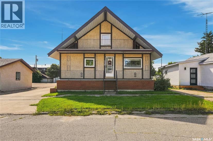 250 3rd AVENUE E, Gravelbourg, photo 2