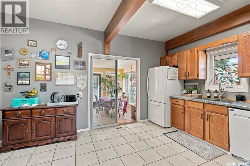 250 3rd AVENUE E, Gravelbourg, photo 7